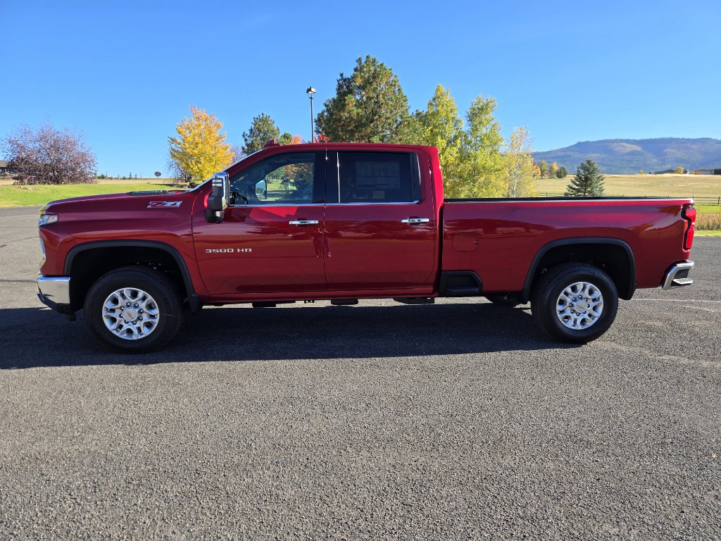 Used 2025 Chevrolet Silverado 3500 LTZ w/ LTZ Premium Package image 13