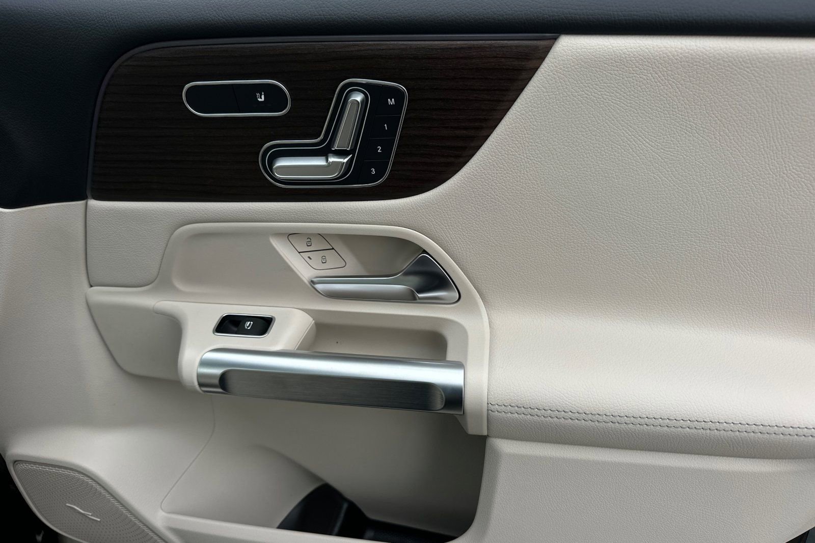 New 2026 Mercedes-Benz GLB 250 image 33