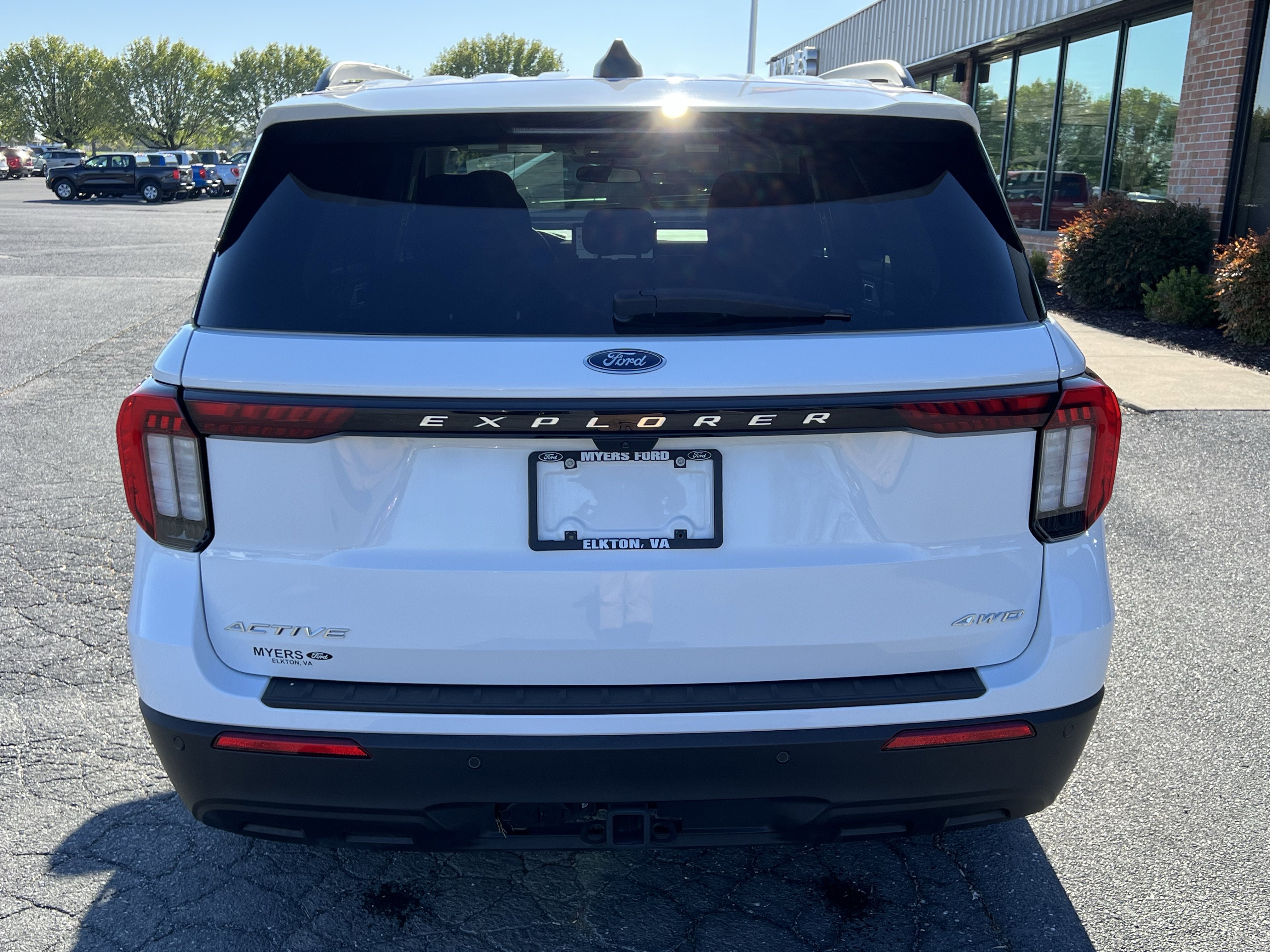 Used 2025 Ford Explorer Active AWD/4WD image 7