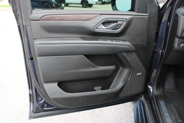 Used 2022 Chevrolet Tahoe LT w/ Luxury Package RWD image 13