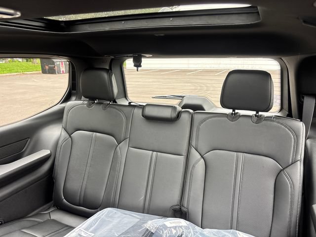New 2026 Jeep Grand Wagoneer Limited w/ Premium Group II AWD/4WD image 9