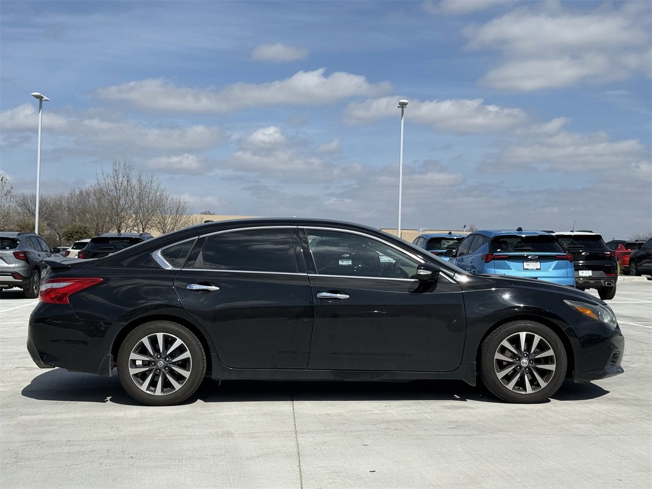 Used 2017 Nissan Altima 2.5 SL w/ 2.5 Technology Package image 3