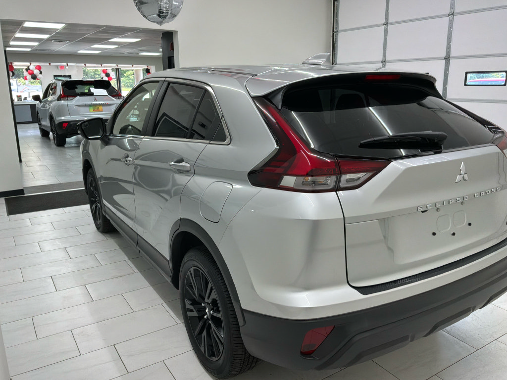 New 2025 Mitsubishi Eclipse Cross LE AWD/4WD image 4