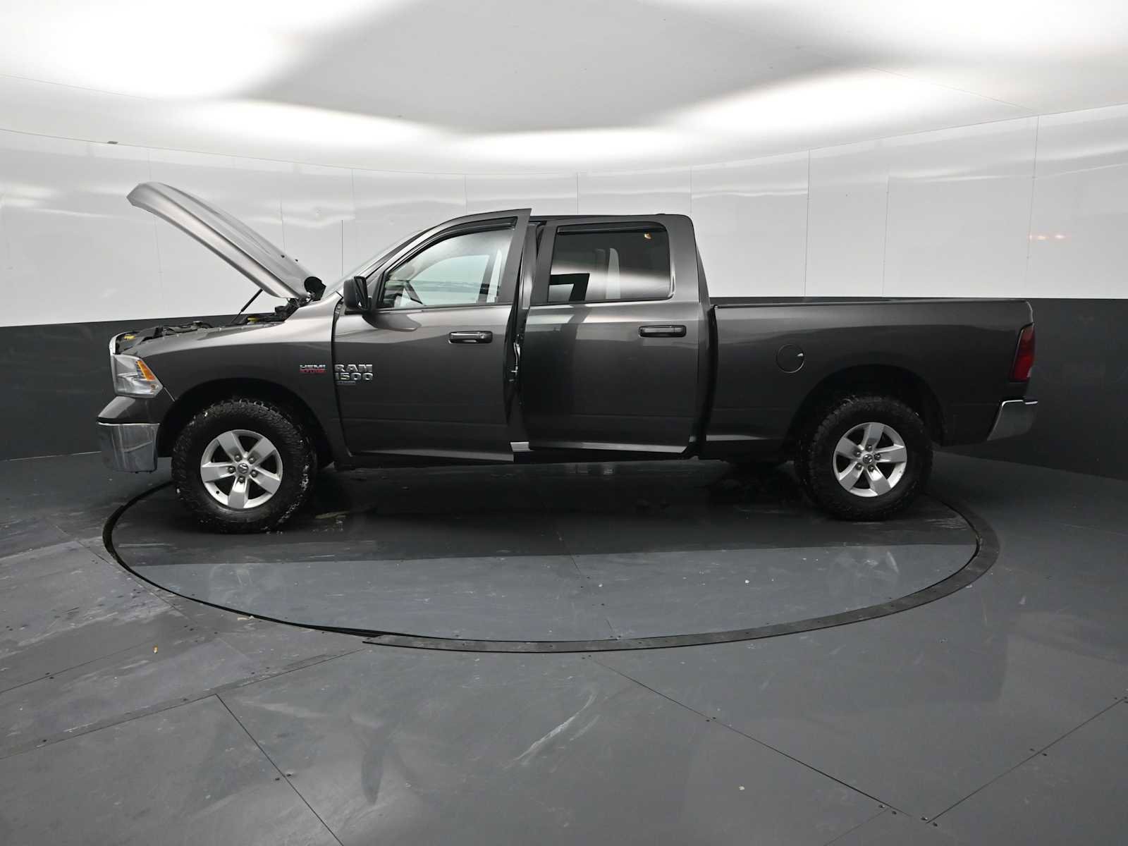 Used 2021 RAM 1500 Classic SLT image 29