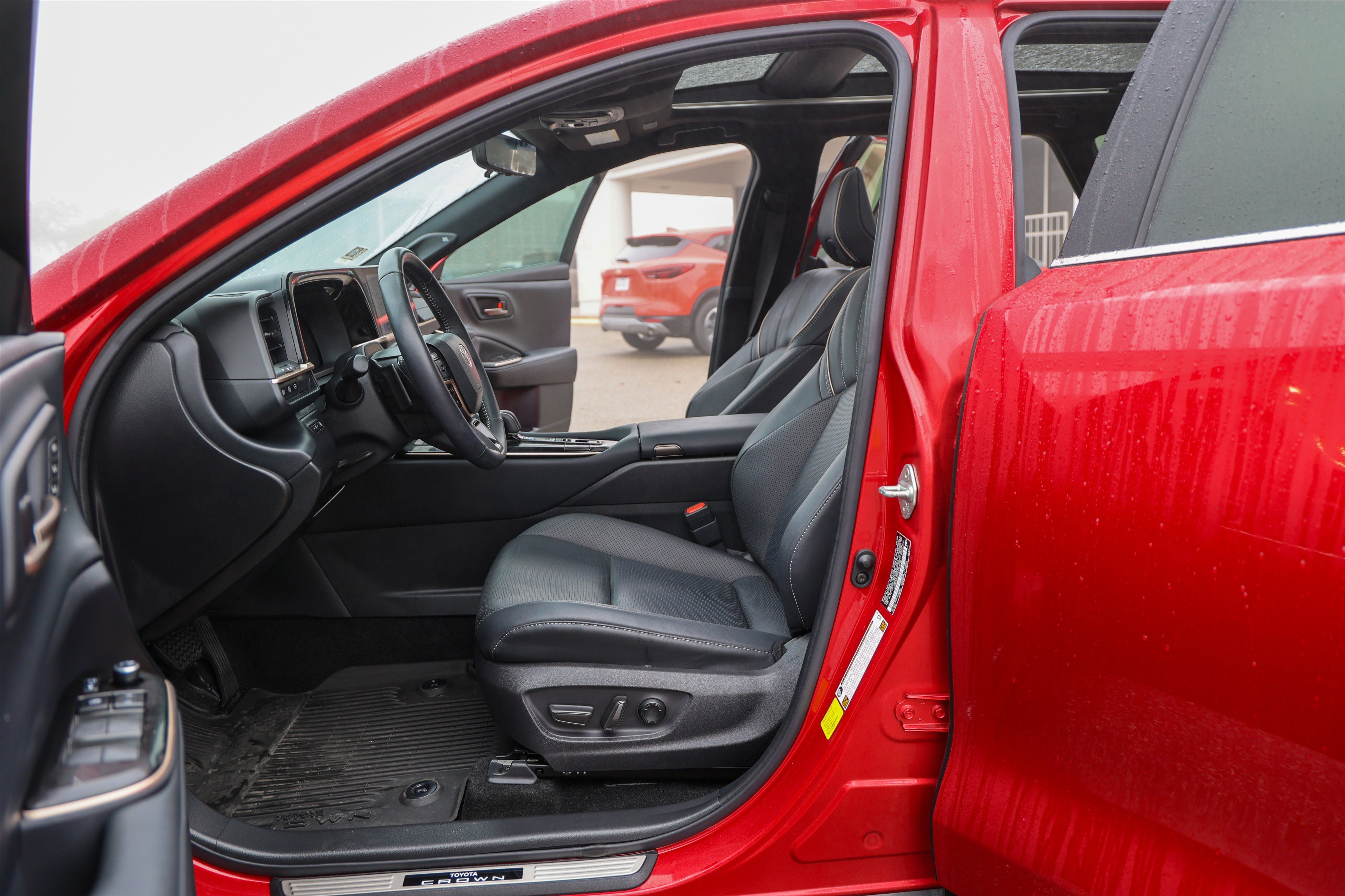 Certified 2025 Toyota Crown Signia w/ Advanced Technology Package image 33