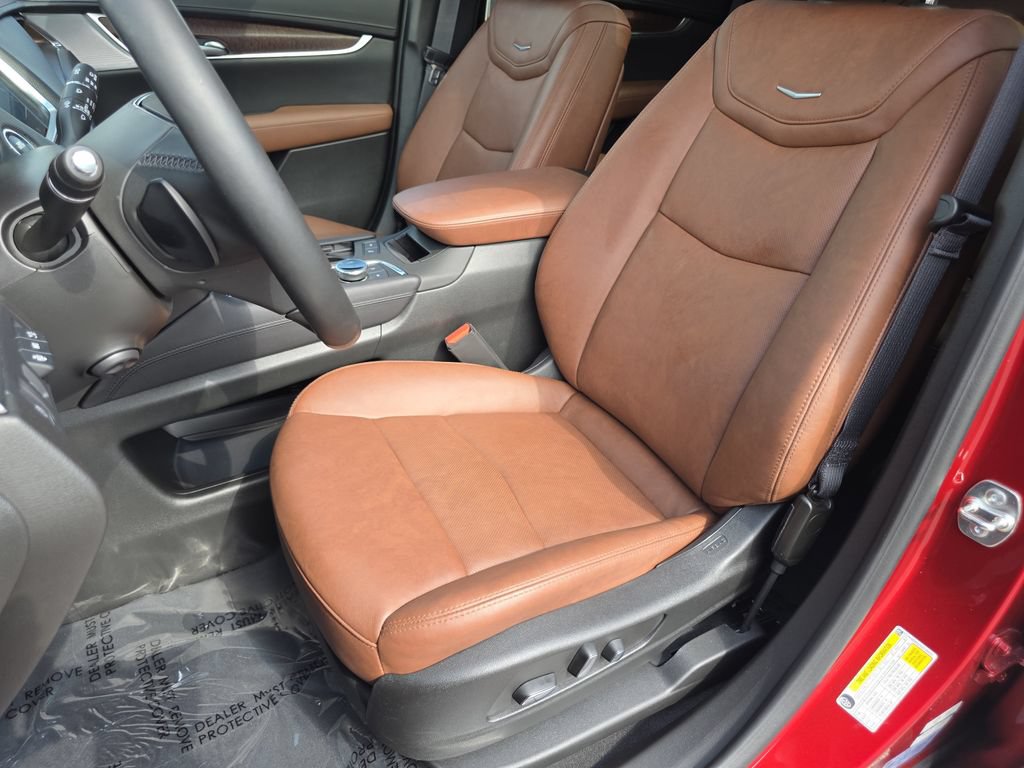 Used 2025 Cadillac XT5 Premium Luxury w/ Technology Package AWD/4WD image 18