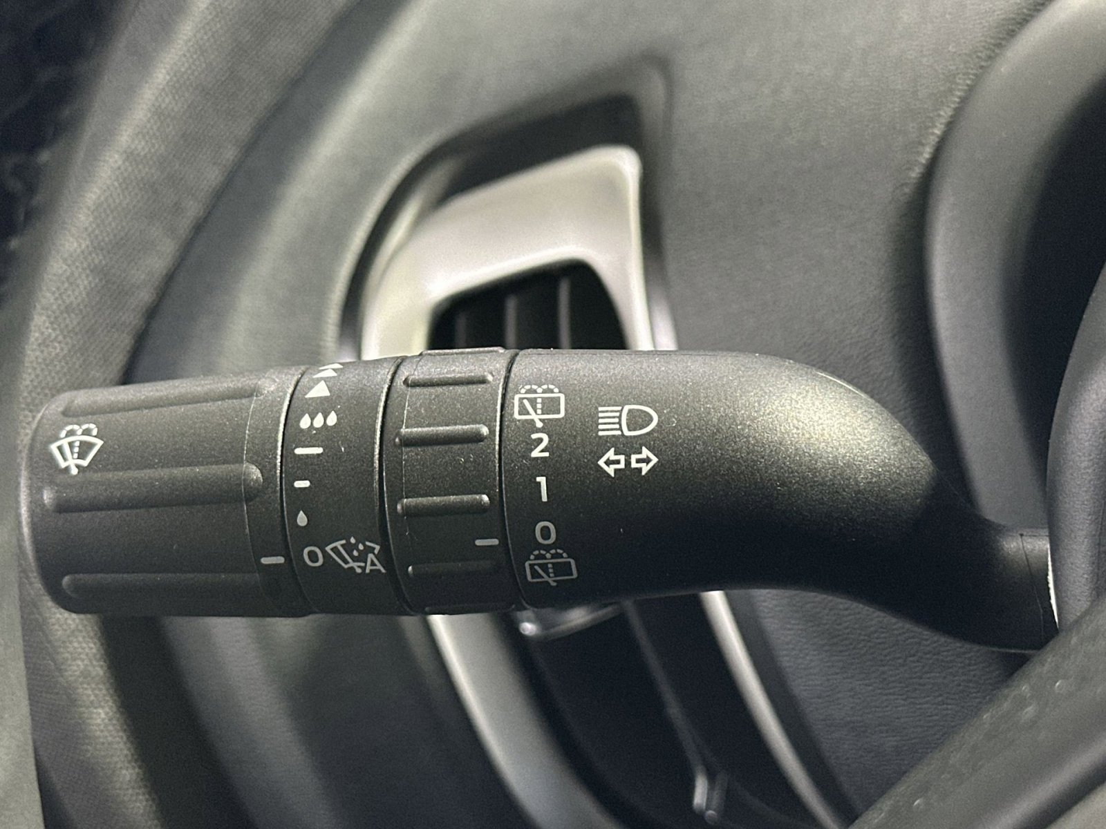 New 2025 Ford Expedition Active image 30