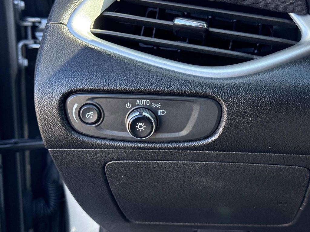 Used 2023 Chevrolet Malibu LT image 33