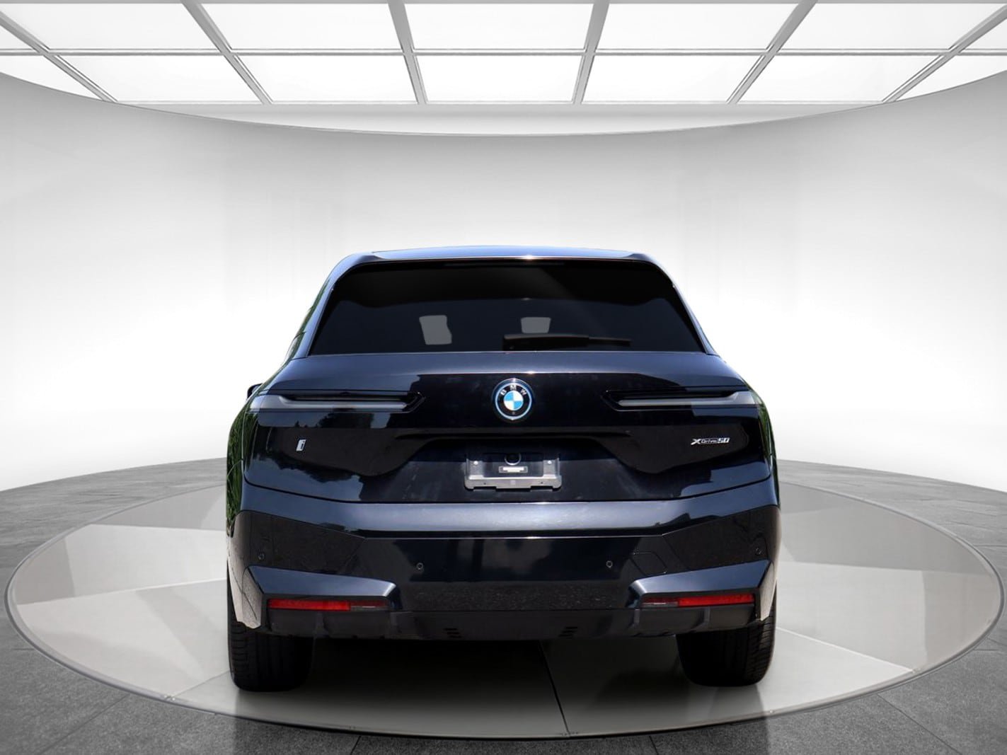 Used 2022 BMW iX xDrive50 w/ Premium Package AWD/4WD image 7