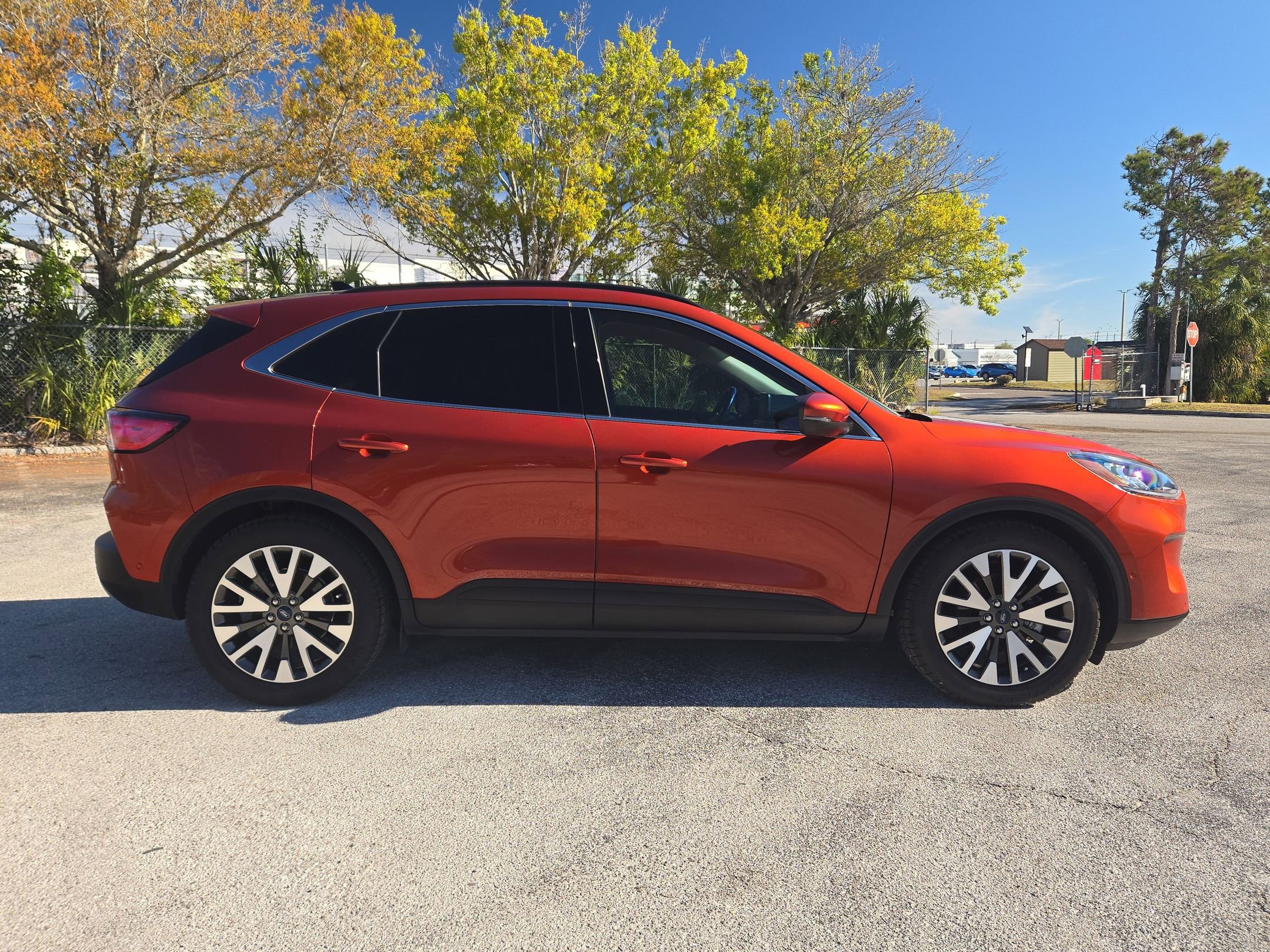 Used 2020 Ford Escape Titanium image 5