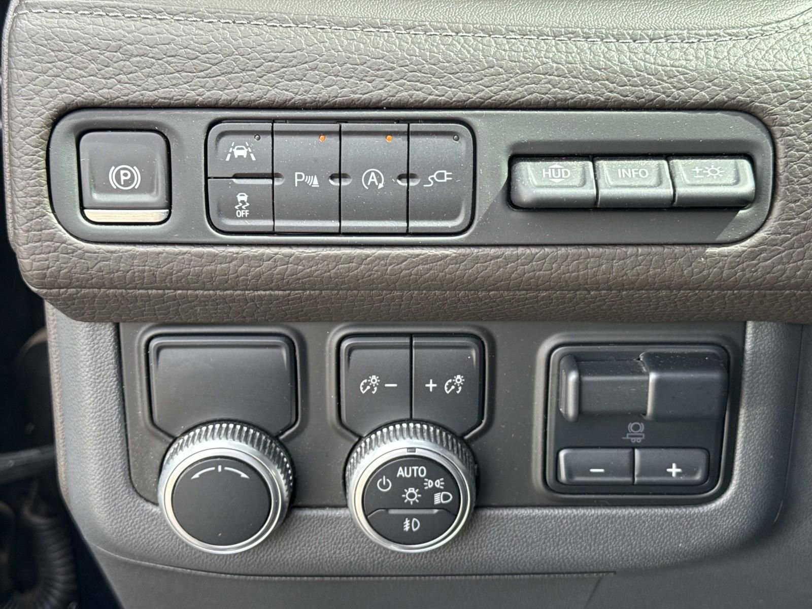 Used 2021 GMC Yukon Denali w/ Denali Premium Package image 23