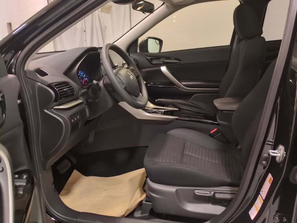 New 2025 Mitsubishi Eclipse Cross LE image 16