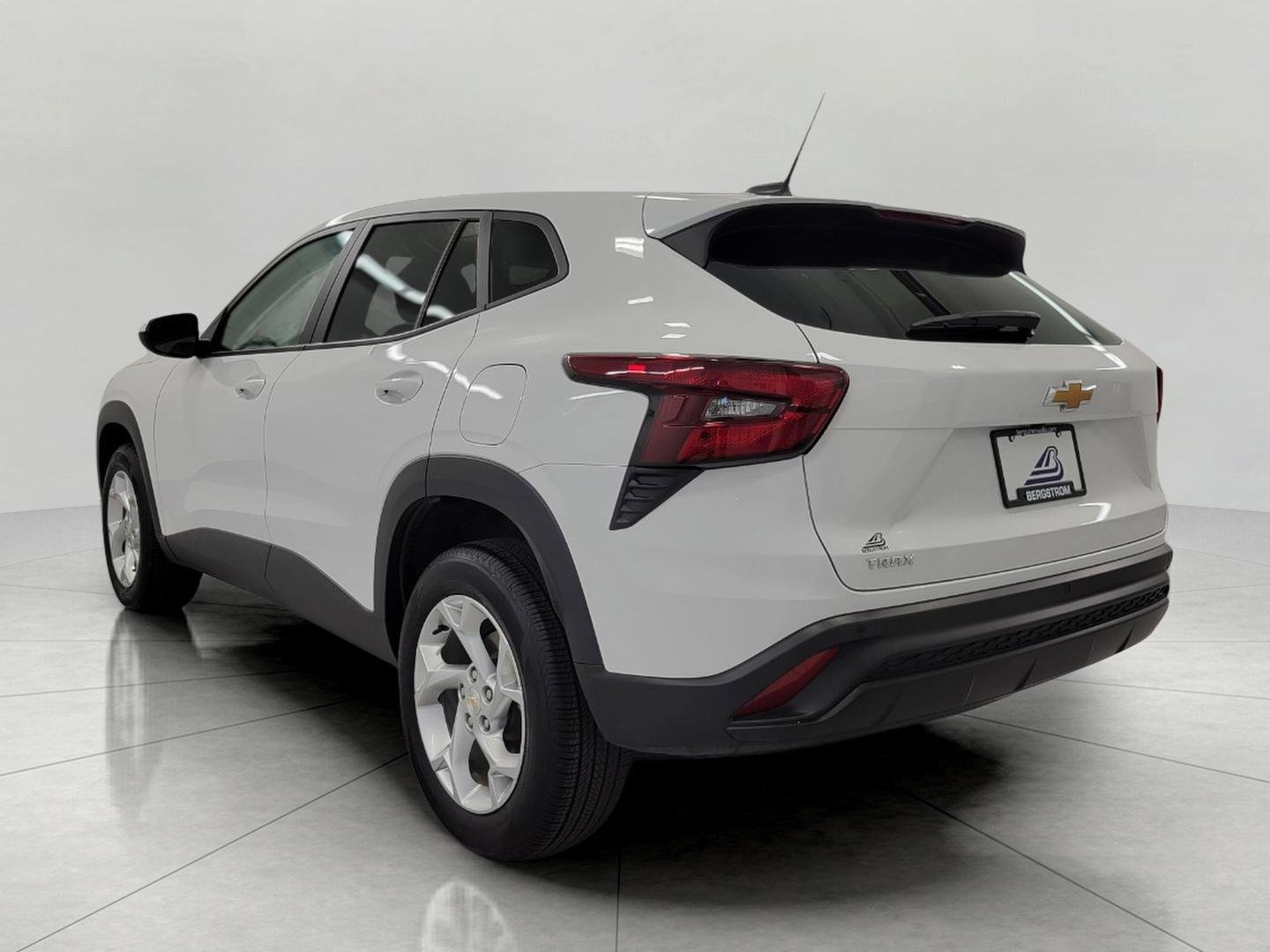 Used 2024 Chevrolet Trax LS w/ LS Convenience Package FWD image 20