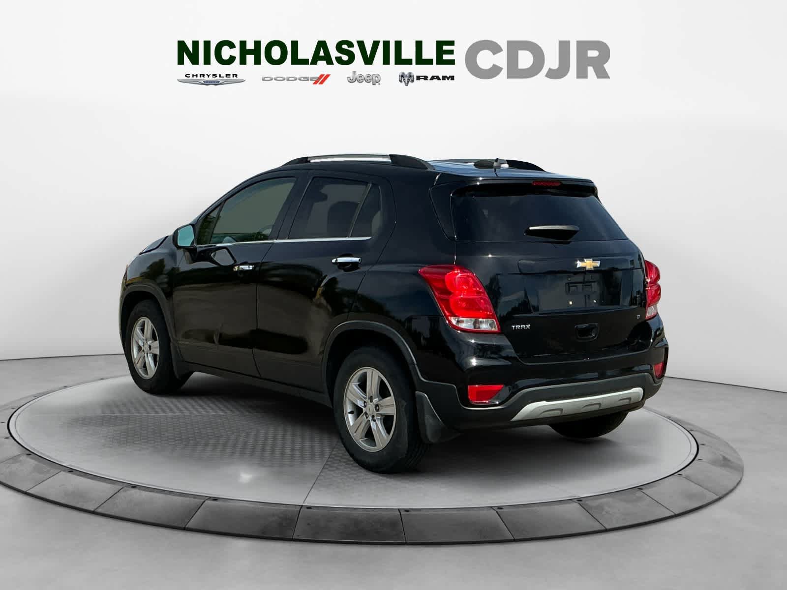 Used 2019 Chevrolet Trax LT w/ LT Convenience Package FWD image 3