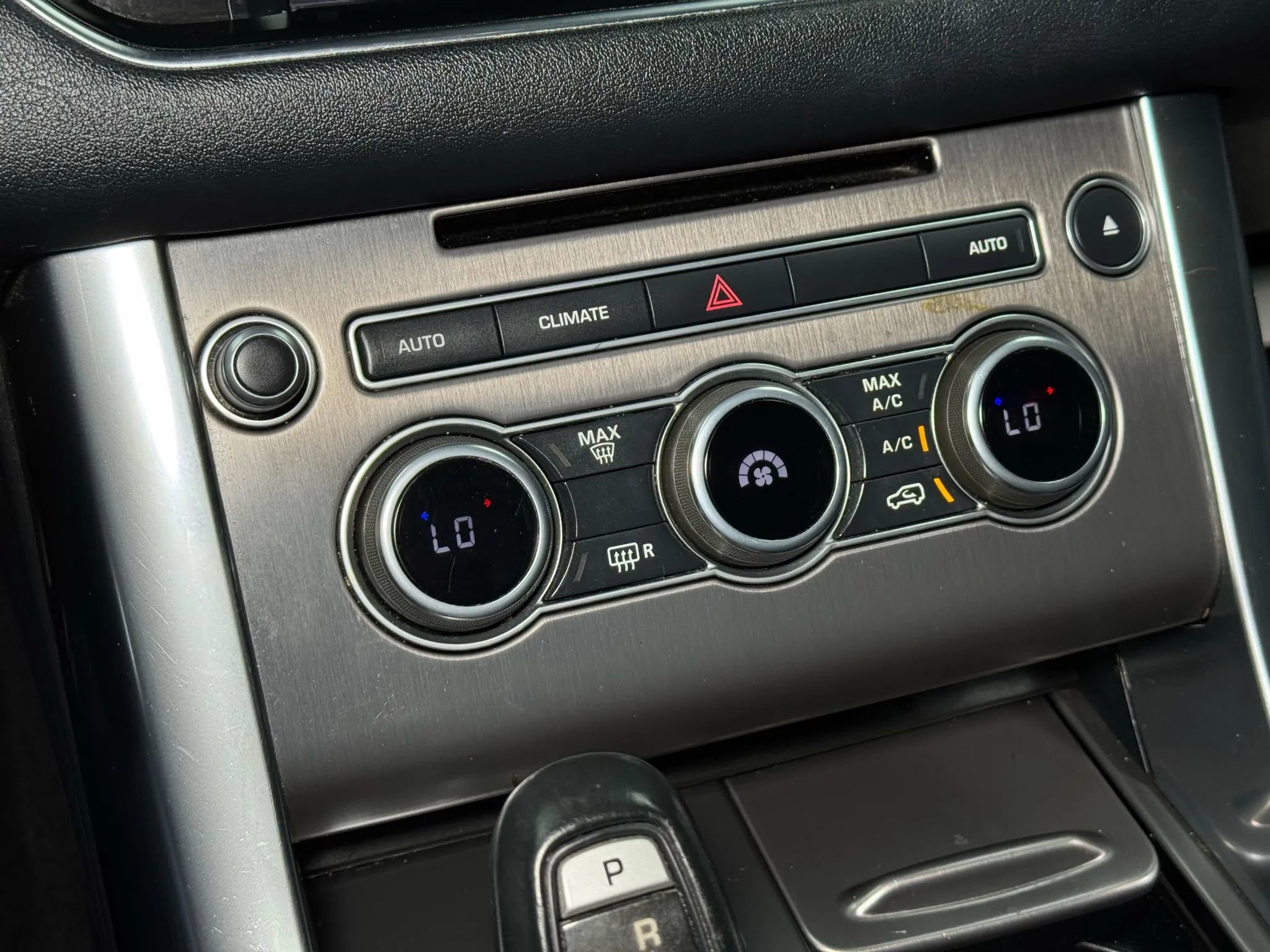 Used 2016 Land Rover Range Rover Sport SE image 52