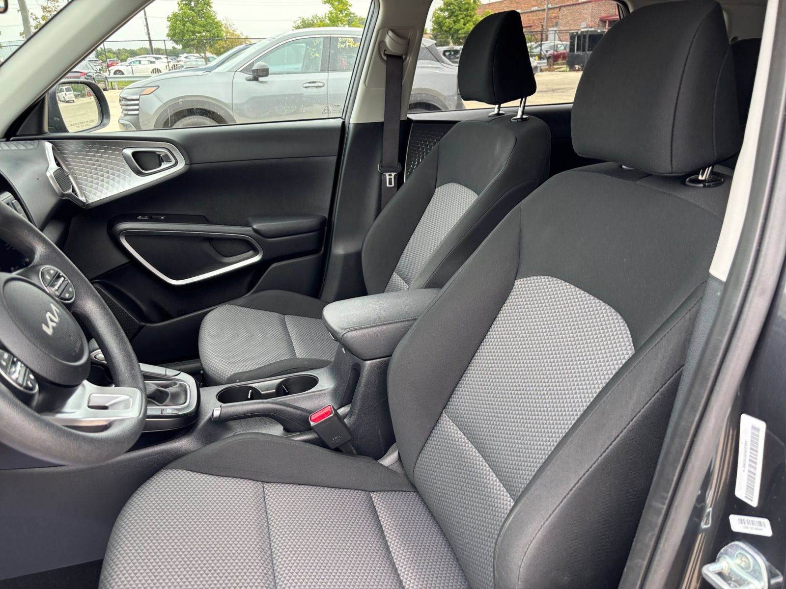Used 2025 Kia Soul LX w/ LX Technology Package FWD image 24