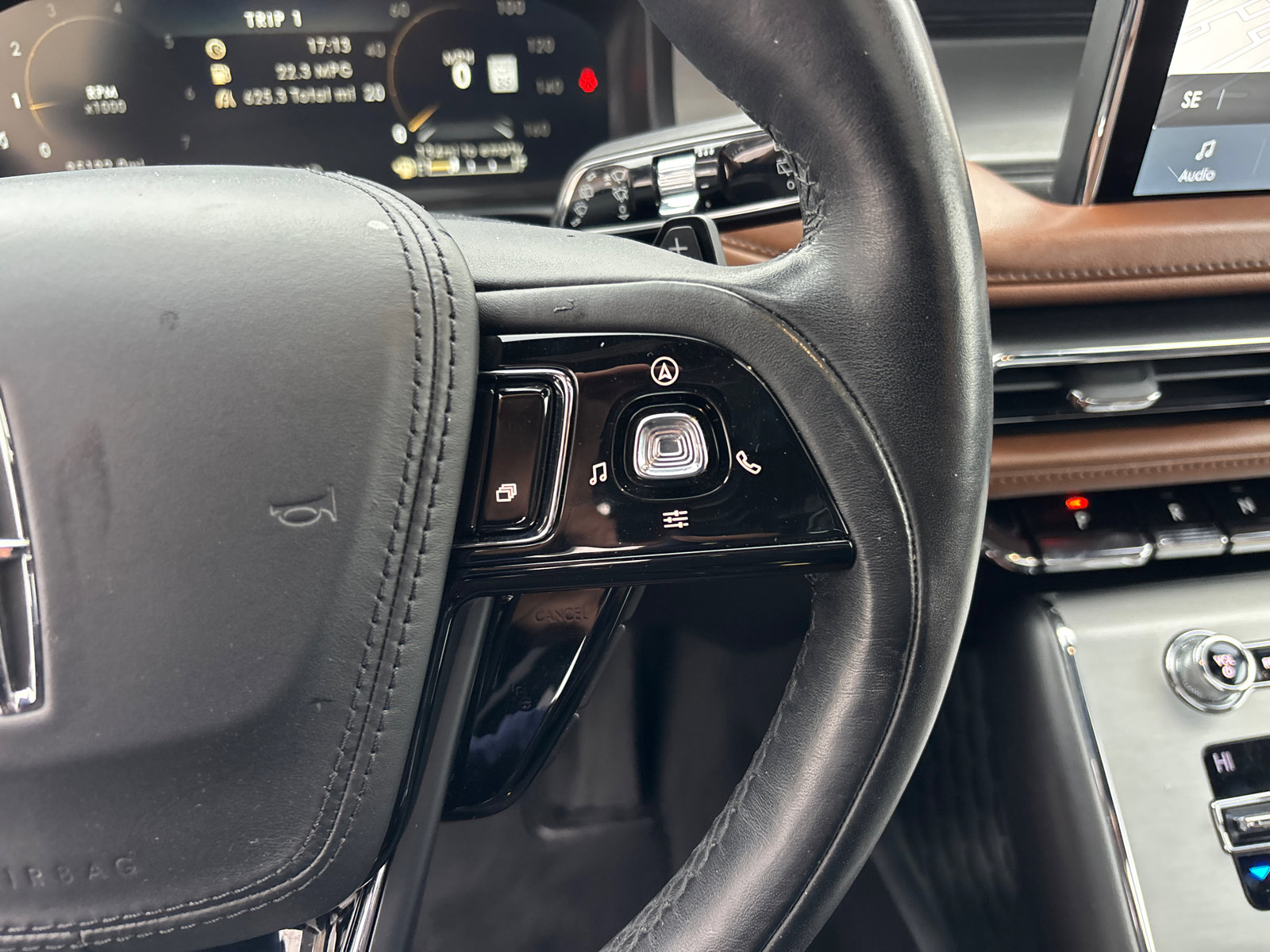 Used 2020 Lincoln Aviator Reserve w/ Equipment Group 202A image 20