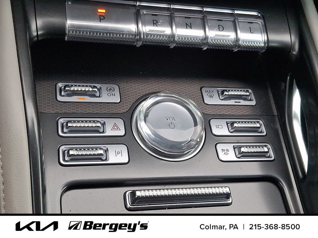 Used 2024 Lincoln Nautilus Premier AWD/4WD image 27