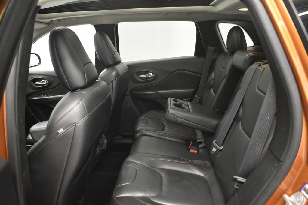 Certified 2016 Jeep Cherokee Trailhawk w/ Comfort/Convenience Group image 30
