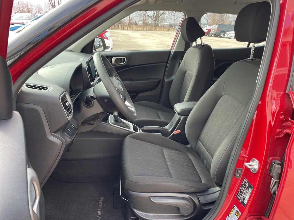 Used 2023 Hyundai Venue SE image 8
