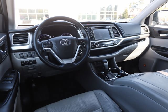 Used 2018 Toyota Highlander Limited Platinum image 41