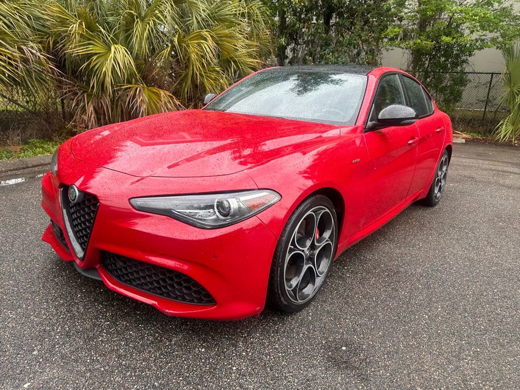 Used 2023 Alfa Romeo Giulia Veloce image 1