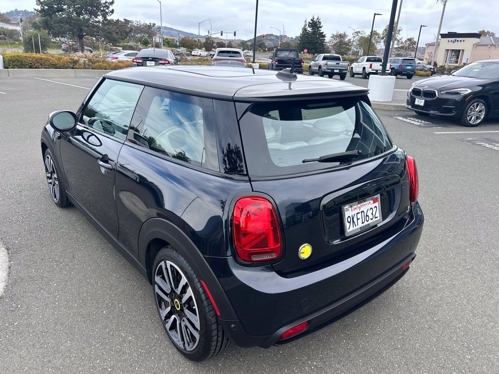 Used 2024 MINI Cooper SE FWD image 3