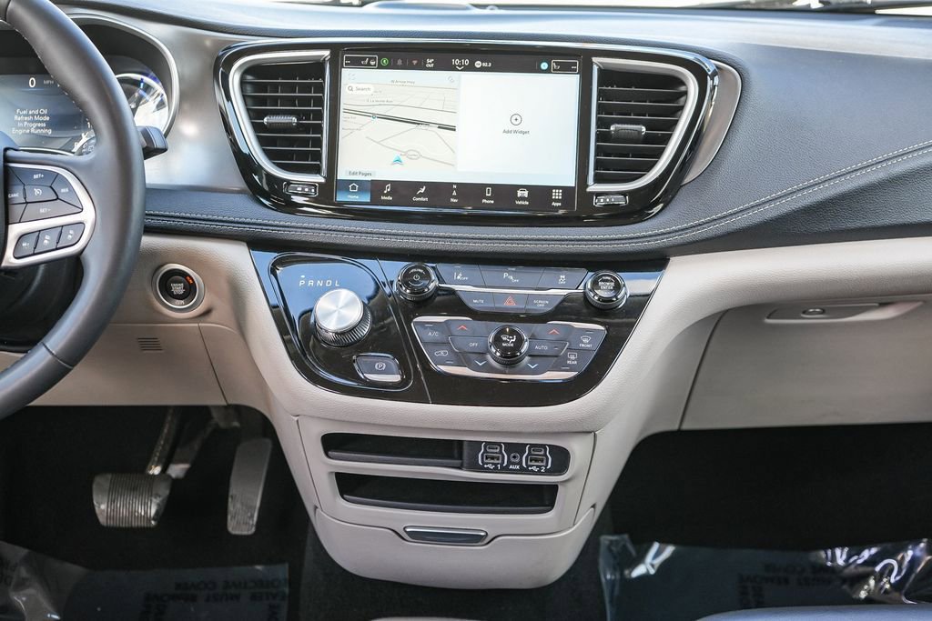 Certified 2024 Chrysler Pacifica Select image 14