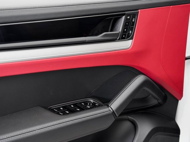 Used 2025 Porsche Cayenne image 8