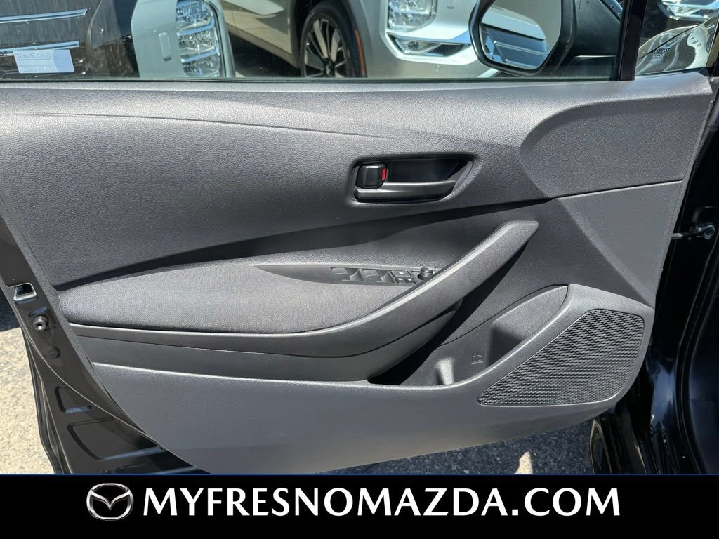 Used 2025 Toyota Corolla LE FWD image 31