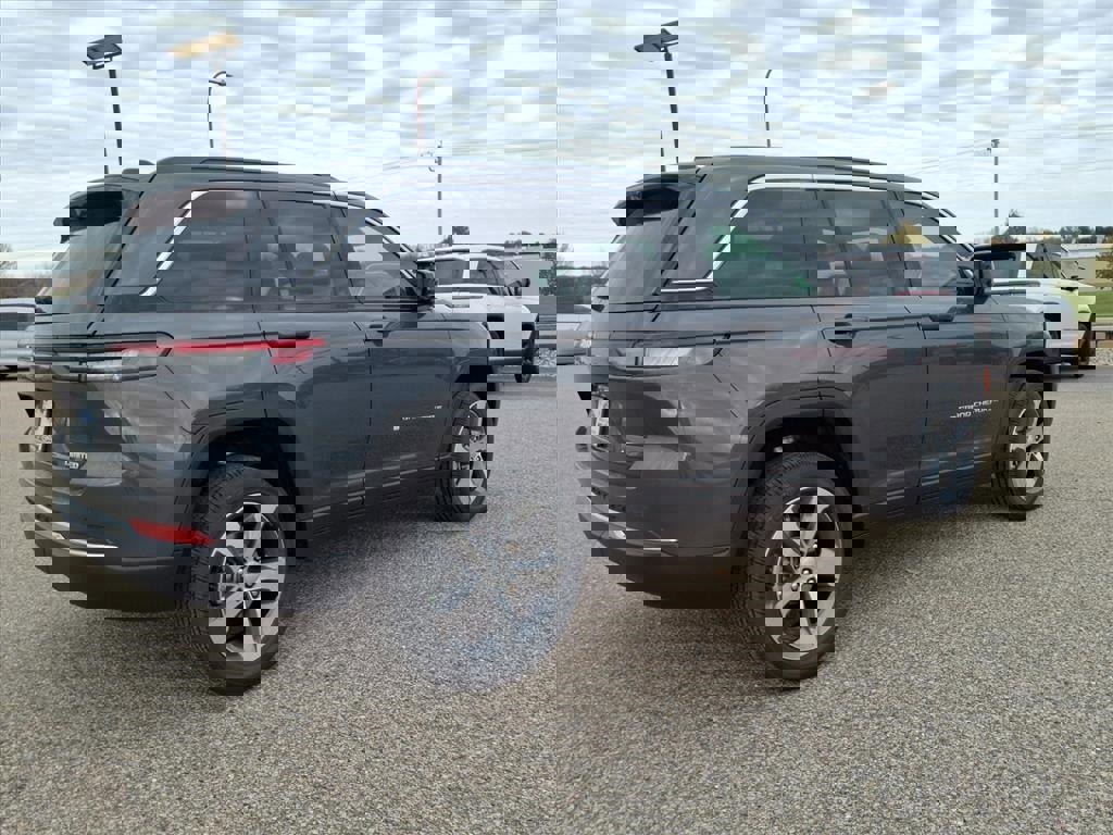 New 2025 Jeep Grand Cherokee Limited w/ Luxury Tech Group II image 4