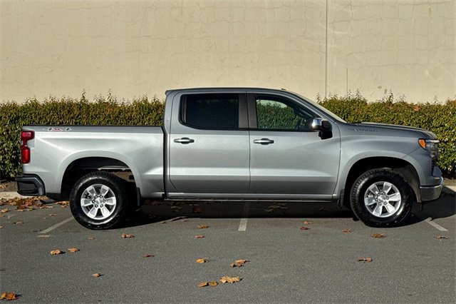 Used 2025 Chevrolet Silverado 1500 LT image 3