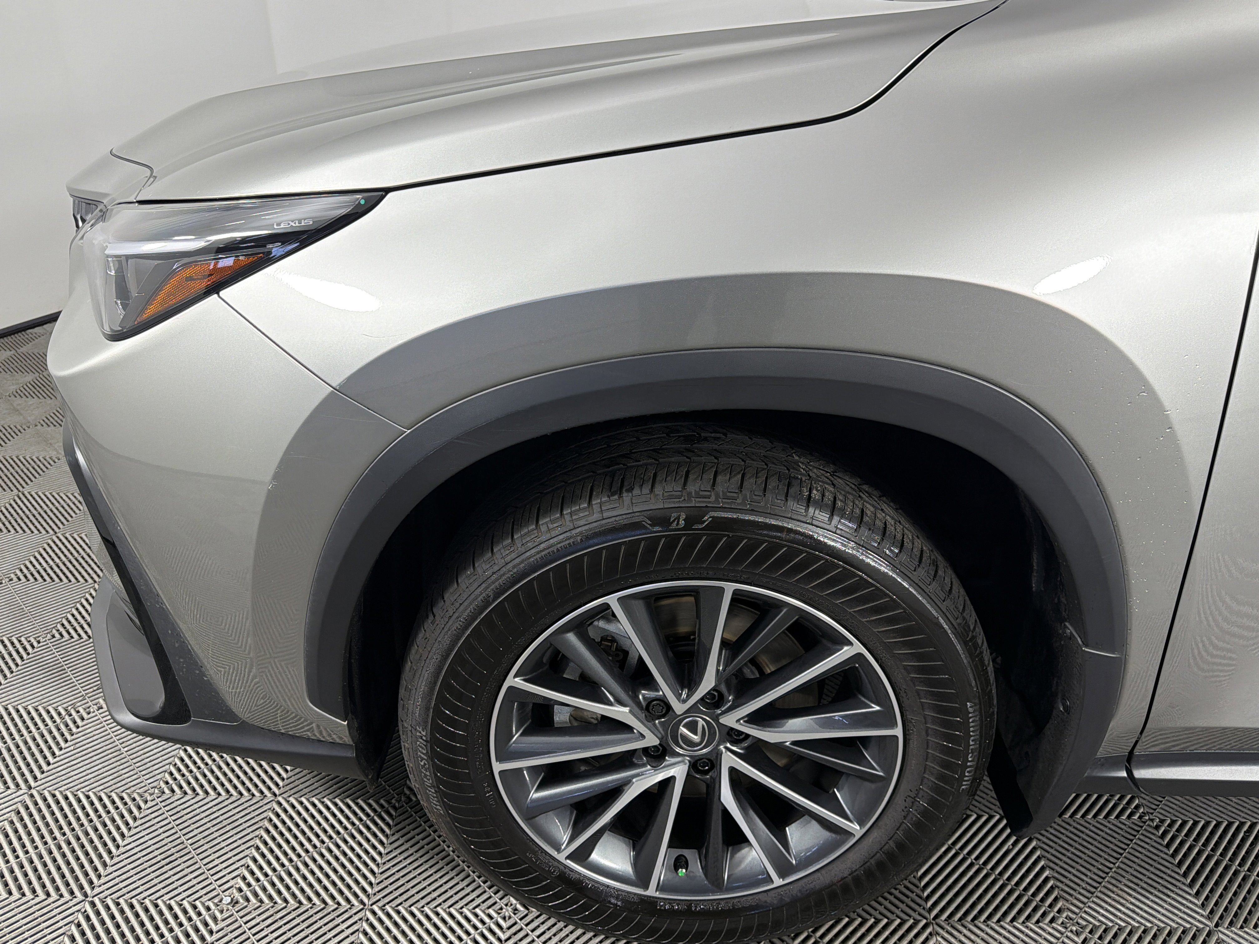 Used 2025 Lexus NX 350h AWD w/ Accessory Package (2T) image 5