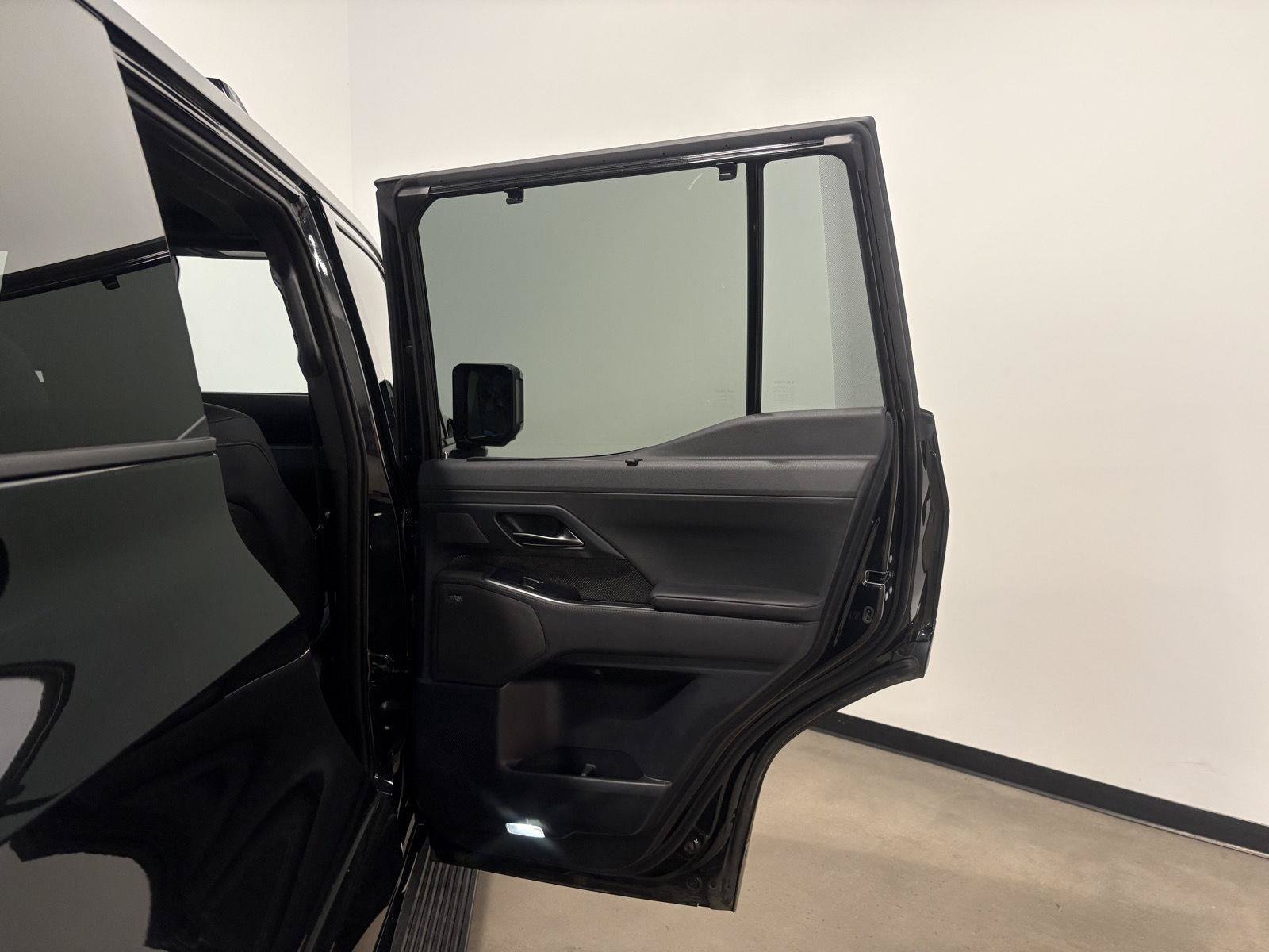 Used 2025 Lexus GX 550 w/ Accessory Package (2T) AWD/4WD image 34