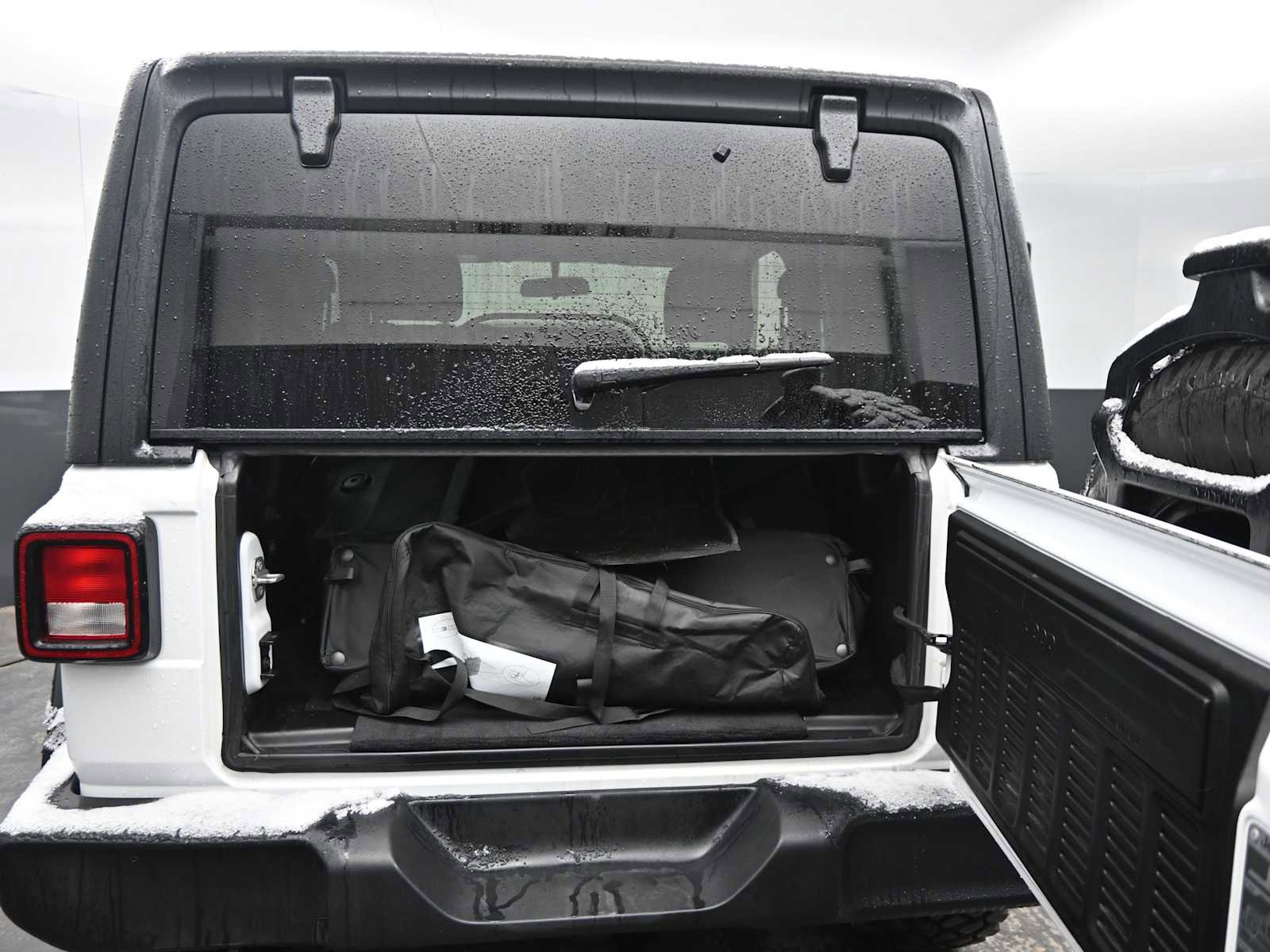 Used 2021 Jeep Wrangler Willys image 12