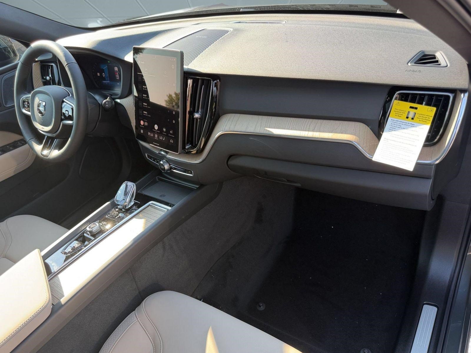 New 2027 Volvo XC60 B5 Plus AWD/4WD image 31