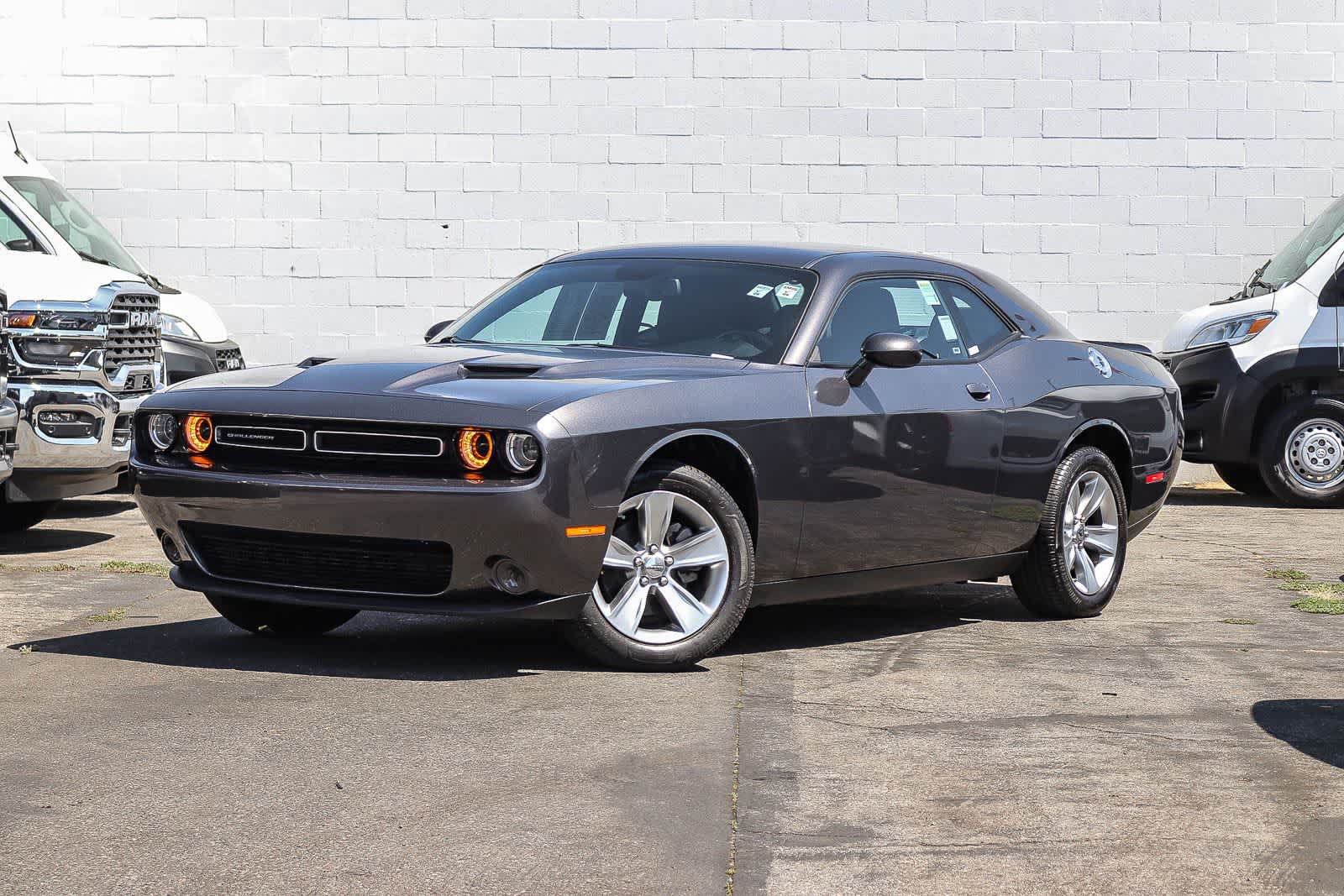 Used 2022 Dodge Challenger SXT RWD image 1