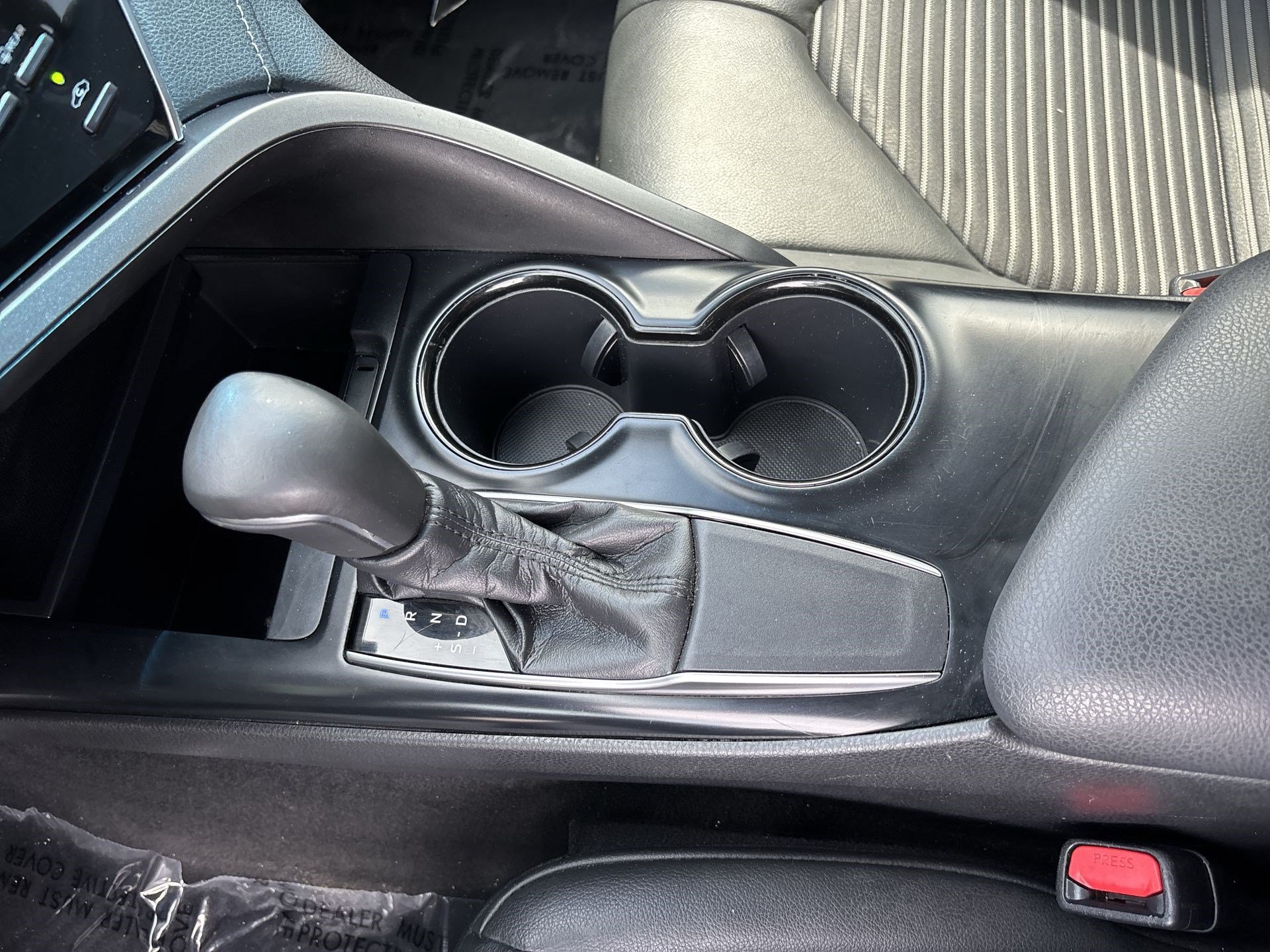 Used 2018 Toyota Camry SE FWD image 20