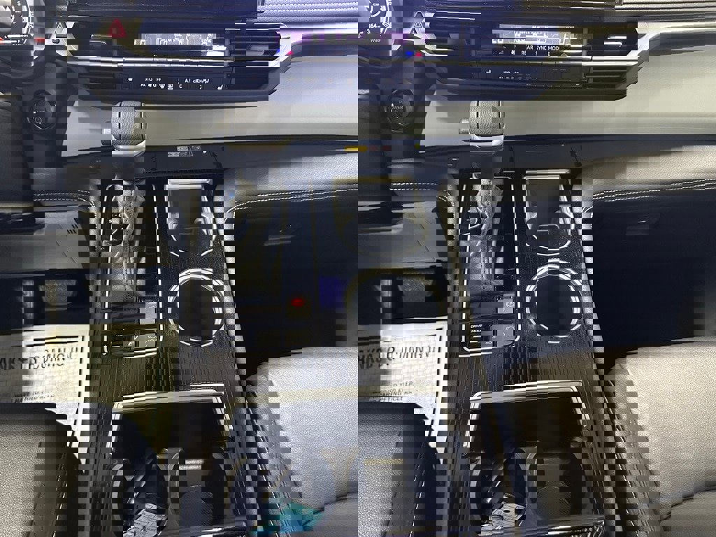 Used 2025 Toyota Sienna XSE image 40