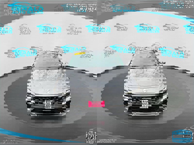 Used 2024 Hyundai Elantra Limited image 2