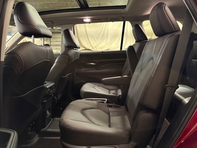 Certified 2025 Toyota Grand Highlander AWD image 31