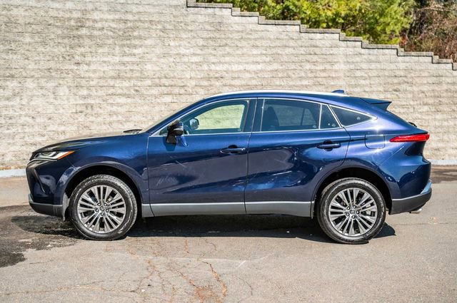 Certified 2022 Toyota Venza XLE image 10