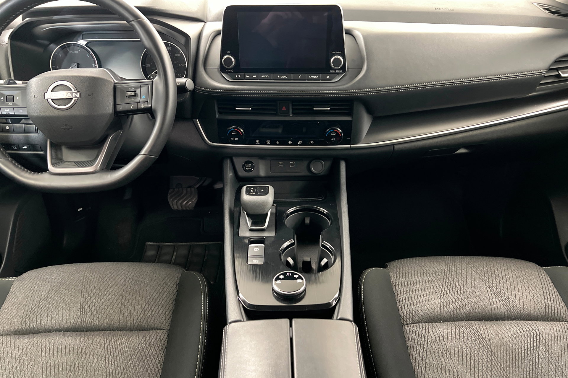 Used 2025 Nissan Rogue SV image 14