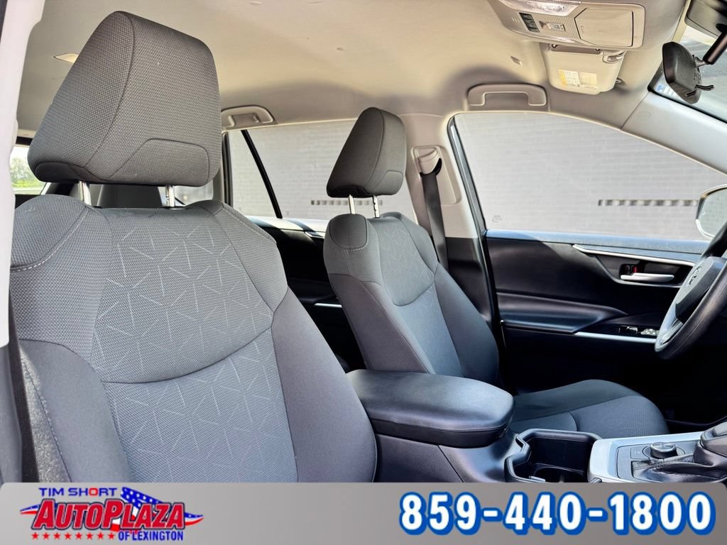 Used 2025 Toyota RAV4 XLE AWD/4WD image 51