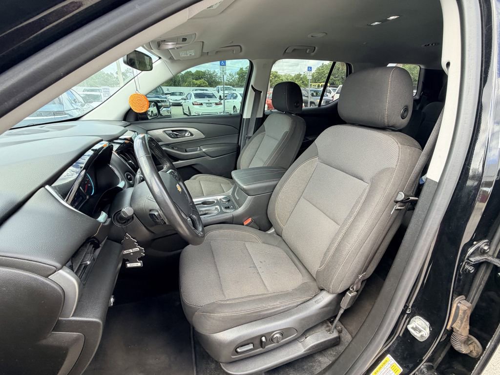Used 2020 Chevrolet Traverse LT image 22