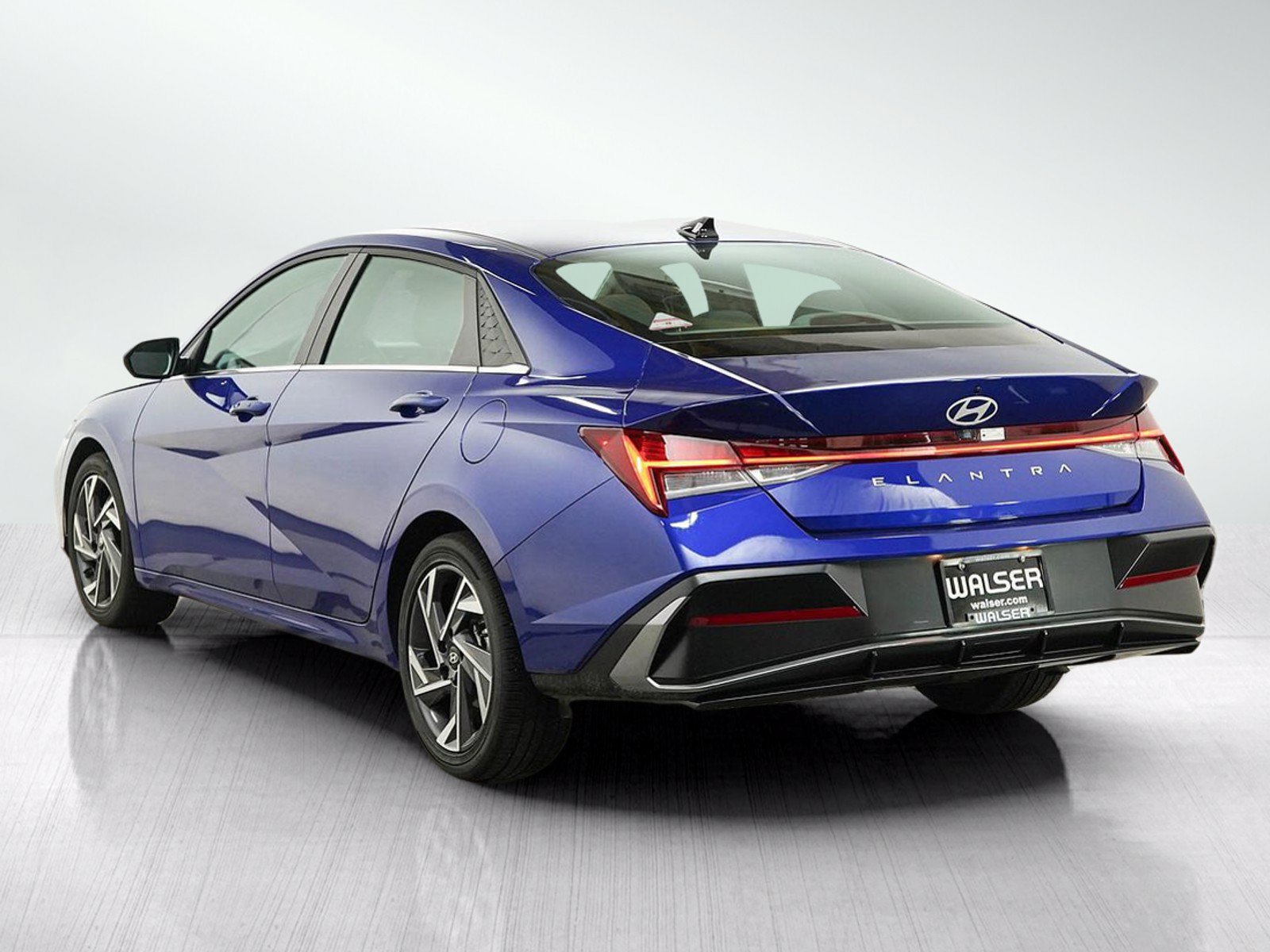 Used 2025 Hyundai Elantra SEL FWD image 4