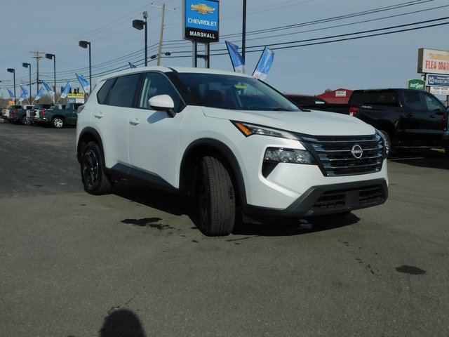 Used 2024 Nissan Rogue SV image 4