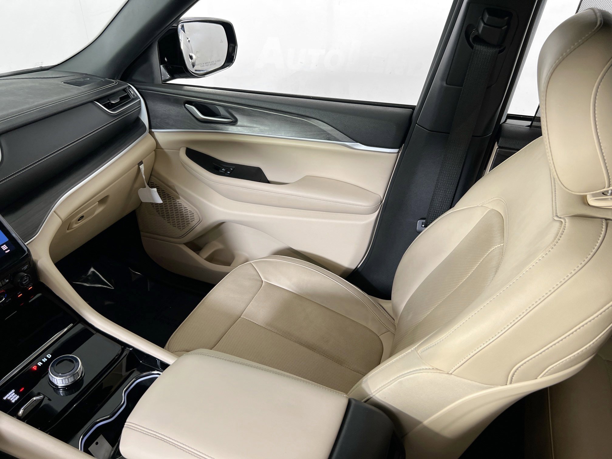 Used 2023 Jeep Grand Cherokee Limited w/ Luxury Tech Group II image 22
