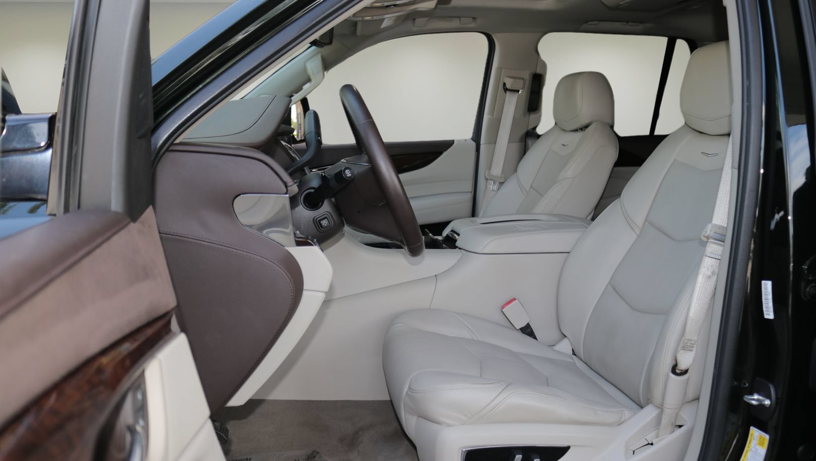 Used 2016 Cadillac Escalade Luxury AWD/4WD image 12