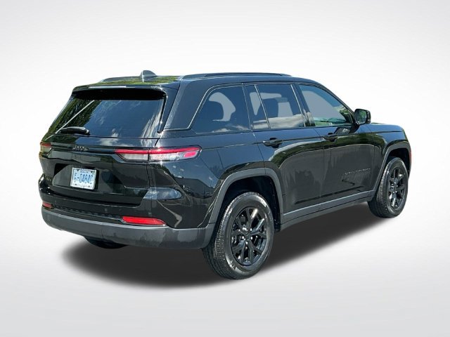 Used 2025 Jeep Grand Cherokee Altitude AWD/4WD image 8